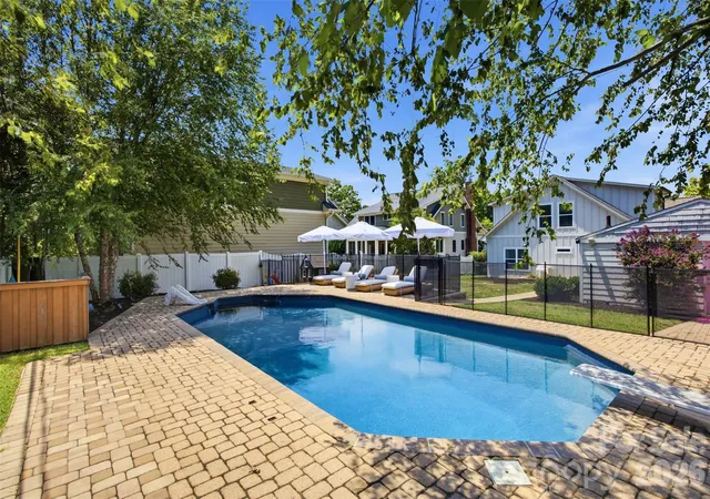 Photo 3 of Single family home for sale at 2017 Wilhelmina Ave, Charlotte, NC 28205 | MLS# 4434715 | Listing updated on 2026-10-29