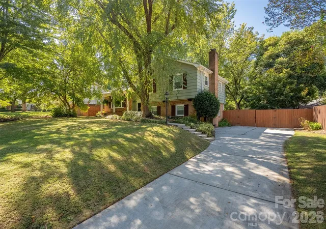 Photo 1 of Single family home for sale at 1912 Wedgedale Dr, Charlotte, NC 28210 | MLS# 4434727 | Listing updated on 2026-10-22