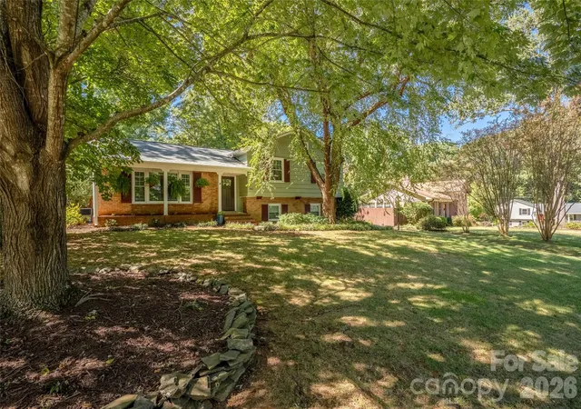 Photo 2 of Single family home for sale at 1912 Wedgedale Dr, Charlotte, NC 28210 | MLS# 4434727 | Listing updated on 2026-10-22