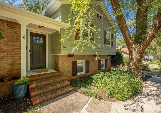 Photo 3 of Single family home for sale at 1912 Wedgedale Dr, Charlotte, NC 28210 | MLS# 4434727 | Listing updated on 2026-10-22