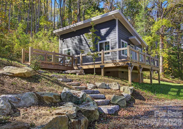 Photo 1 of Single family home for sale at 105 Escape Dr, Asheville, NC 28803 | MLS# 4434753 | Listing updated on 2026-10-21