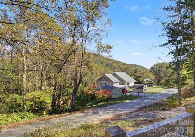 Photo 3 of Single family home for sale at 105 Escape Dr, Asheville, NC 28803 | MLS# 4434753 | Listing updated on 2026-10-21