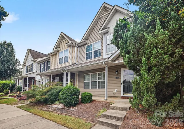 Photo 3 of Townhouse for sale at 7106 Bidford Ct, Fort Mill, SC 29707 | MLS# 4434757 | Listing updated on 2026-10-20