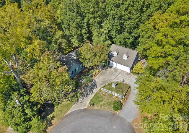 Photo 3 of Single family home for sale at 263 Hideaway Ln, Mooresville, NC 28117 | MLS# 4434767 | Listing updated on 2026-10-28