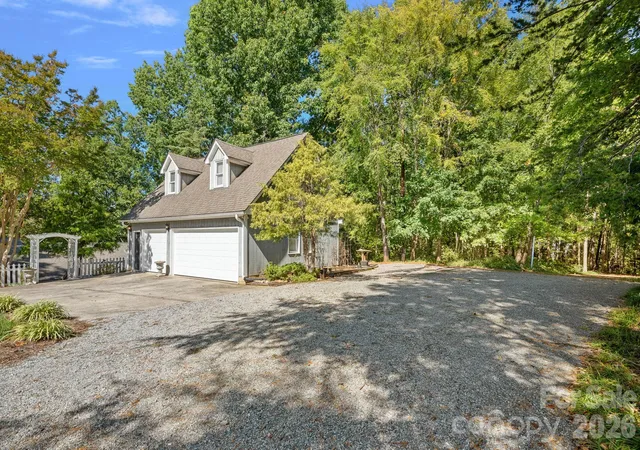 Photo 4 of Single family home for sale at 263 Hideaway Ln, Mooresville, NC 28117 | MLS# 4434767 | Listing updated on 2026-10-28