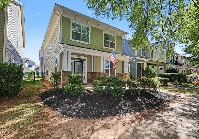 Photo 1 of Single family home for sale at 2420 Double Oaks Rd, Charlotte, NC 28206 | MLS# 4434782 | Listing updated on 2026-10-28