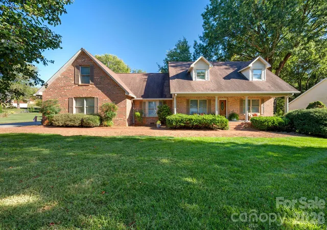 Single family home for sale at 990 Royal Dr, Lincolnton, NC 28092 | MLS# 4434784