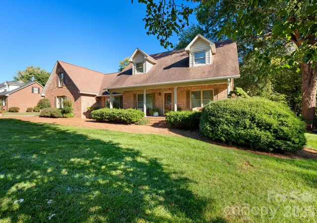 Photo 1 of Single family home for sale at 990 Royal Dr, Lincolnton, NC 28092 | MLS# 4434784 | Listing updated on 2026-10-27