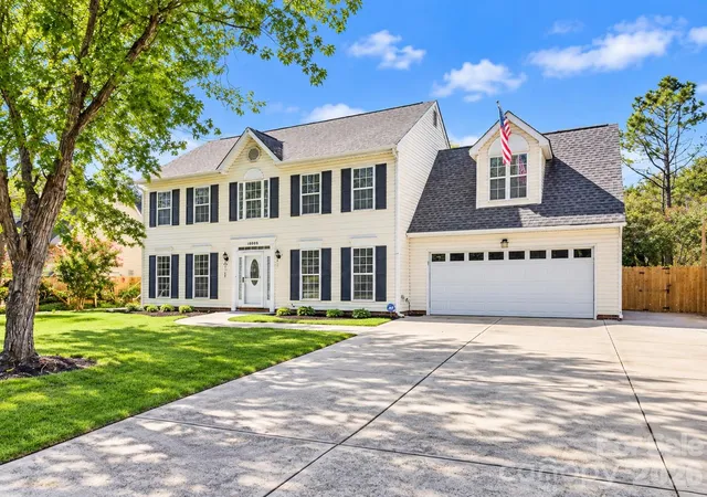 Photo 1 of Single family home for sale at 10008 Wild Dogwood Ct, Charlotte, NC 28273 | MLS# 4434789 | Listing updated on 2026-10-25