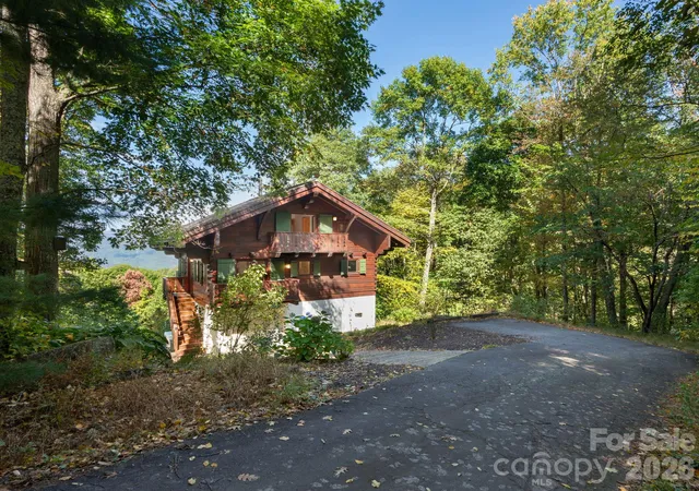 Photo 1 of Single family home for sale at 8 Edelweiss Ln, Swannanoa, NC 28778 | MLS# 4434794 | Listing updated on 2026-10-23