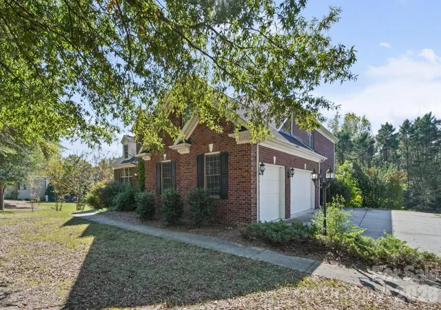 Photo 3 of Single family home for sale at 2793 Harlinsdale Dr, Rock Hill, SC 29732 | MLS# 4434798 | Listing updated on 2026-10-20