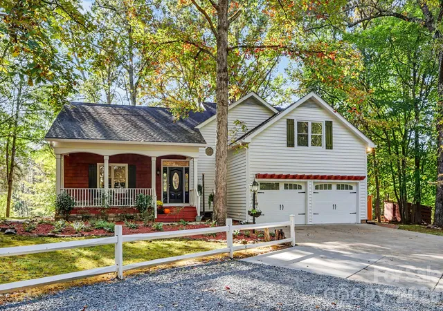 Photo 2 of Single family home for sale at 5720 Stone Ml Rd, Waxhaw, NC 28173 | MLS# 4434807 | Listing updated on 2026-10-28