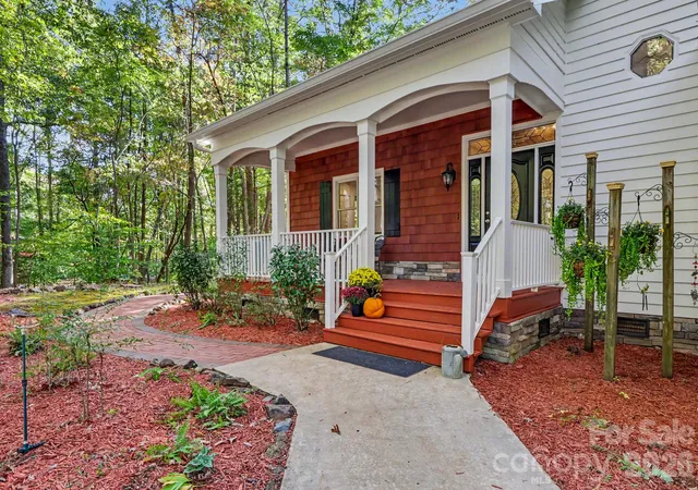 Photo 3 of Single family home for sale at 5720 Stone Ml Rd, Waxhaw, NC 28173 | MLS# 4434807 | Listing updated on 2026-10-28