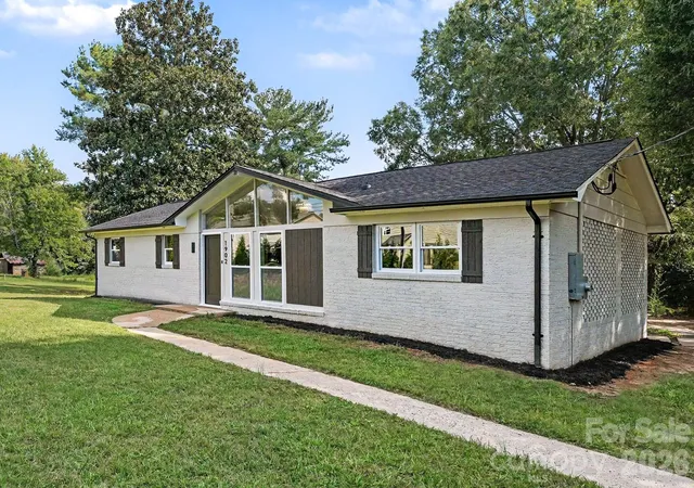 Photo 3 of Single family home for sale at 1902 19th Avenue NE, Hickory, NC 28601 | MLS# 4434826 | Listing updated on 2026-10-27