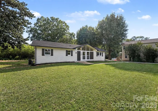 Photo 4 of Single family home for sale at 1902 19th Avenue NE, Hickory, NC 28601 | MLS# 4434826 | Listing updated on 2026-10-27