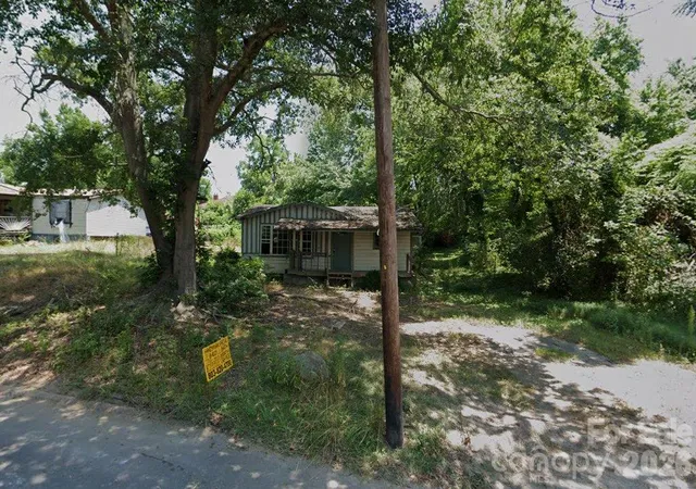 Single family home for sale at 21 Poplar St, Great Falls, SC 29055 | MLS# 4434833