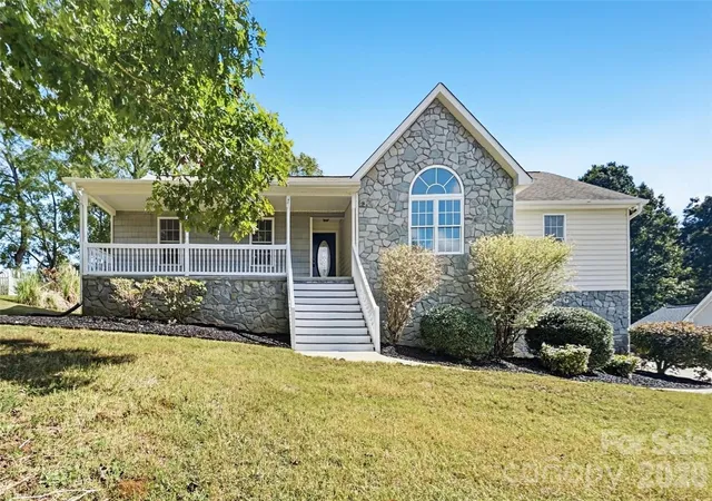 Photo 1 of Single family home for sale at 192 Olympia Dr, Mooresville, NC 28117 | MLS# 4434857 | Listing updated on 2026-10-16