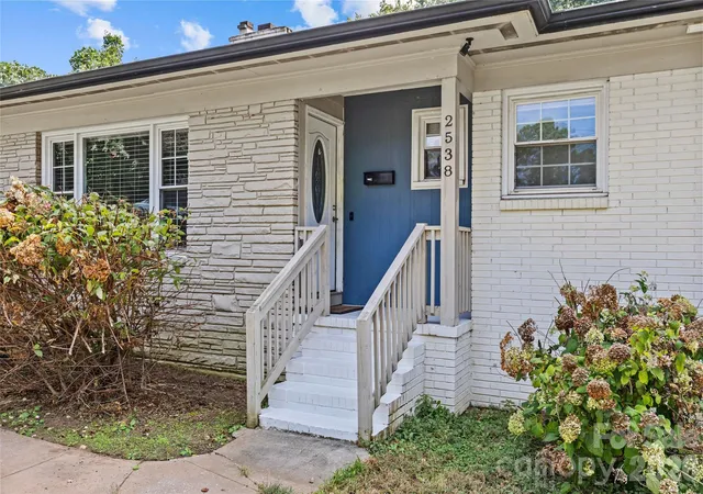 Photo 2 of Single family home for sale at 2538 Arnold Dr E, Charlotte, NC 28205 | MLS# 4434859 | Listing updated on 2026-10-18