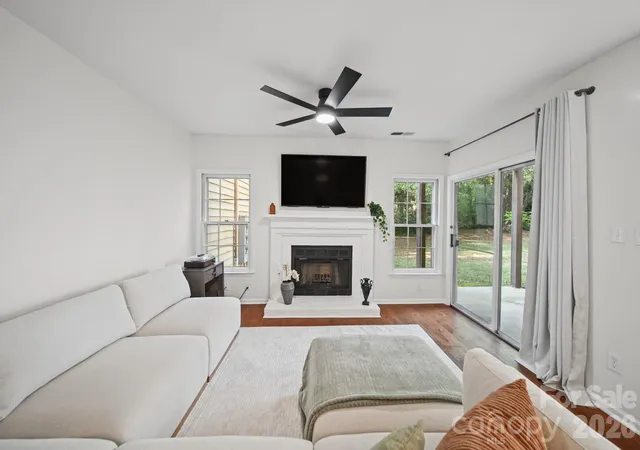 Listing Photo 1 - Condo for sale in building located at 3302 Selwyn Farms Ln, Charlotte, NC 28209 - Unit #1