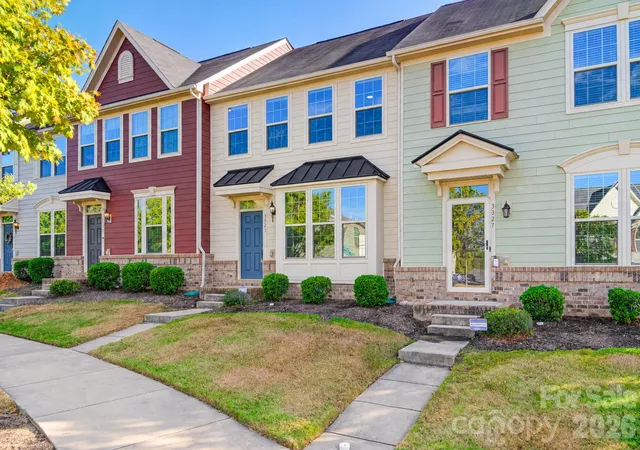 Photo 4 of Townhouse for sale at 3323 Major Samuals Way, Charlotte, NC 28208 | MLS# 4434878 | Listing updated on 2026-10-27