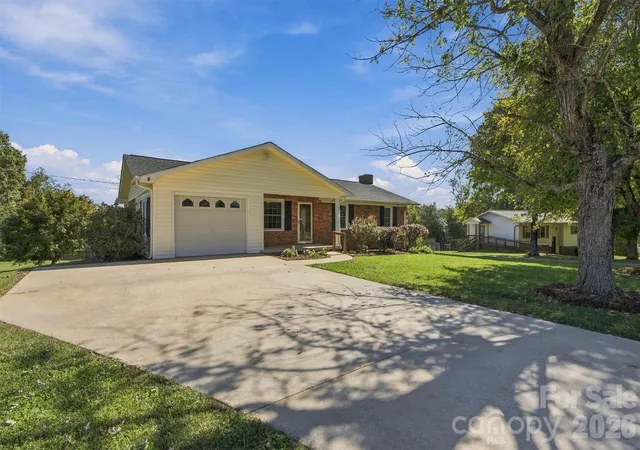 Photo 2 of Single family home for sale at 139 Greenlea Cir, Taylorsville, NC 28681 | MLS# 4434895 | Listing updated on 2026-10-28