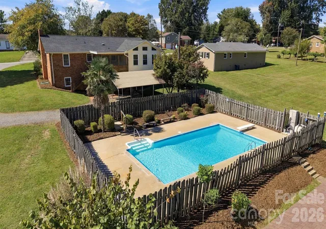 Photo 3 of Single family home for sale at 139 Greenlea Cir, Taylorsville, NC 28681 | MLS# 4434895 | Listing updated on 2026-10-28
