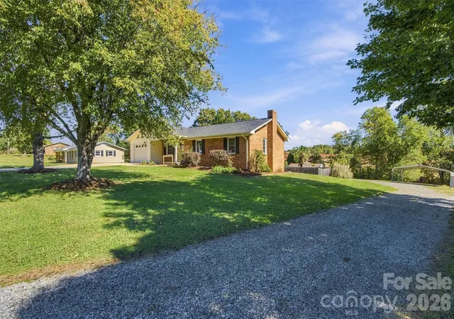 Photo 4 of Single family home for sale at 139 Greenlea Cir, Taylorsville, NC 28681 | MLS# 4434895 | Listing updated on 2026-10-28