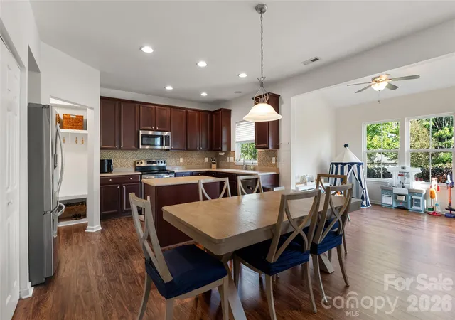 Photo 4 of Single family home for sale at 837 Lion Ln, Fort Mill, SC 29715 | MLS# 4434939 | Listing updated on 2026-10-20