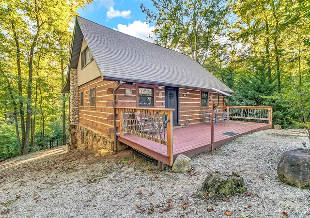 Photo 1 of Single family home for sale at 653 Lakeview Dr N, Marion, NC 28752 | MLS# 4434942 | Listing updated on 2026-10-17
