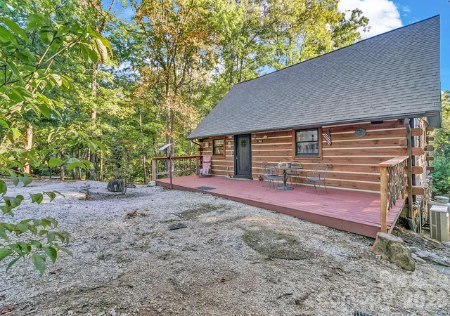 Photo 3 of Single family home for sale at 653 Lakeview Dr N, Marion, NC 28752 | MLS# 4434942 | Listing updated on 2026-10-17