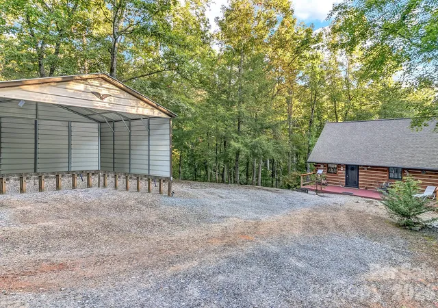 Photo 3 of Single family home for sale at 653 Lakeview Dr N, Marion, NC 28752 | MLS# 4434942 | Listing updated on 2026-10-17