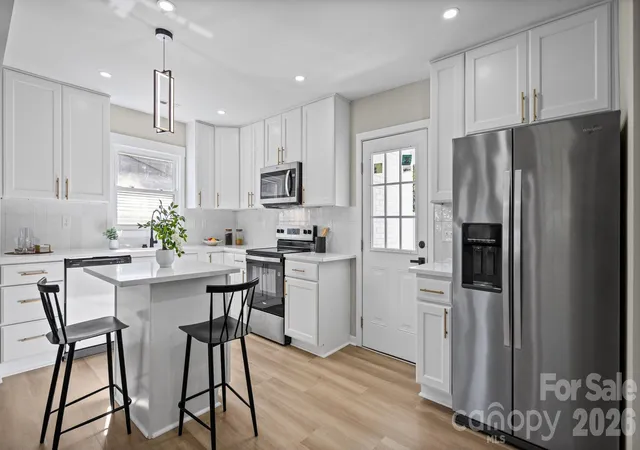 Photo 2 of Single family home for sale at 708 Aintree Rd, Charlotte, NC 28215 | MLS# 4434948 | Listing updated on 2026-10-28