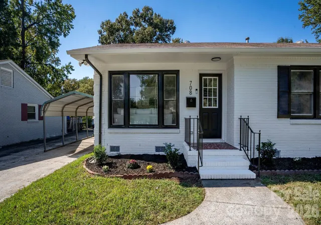 Photo 4 of Single family home for sale at 708 Aintree Rd, Charlotte, NC 28215 | MLS# 4434948 | Listing updated on 2026-10-28