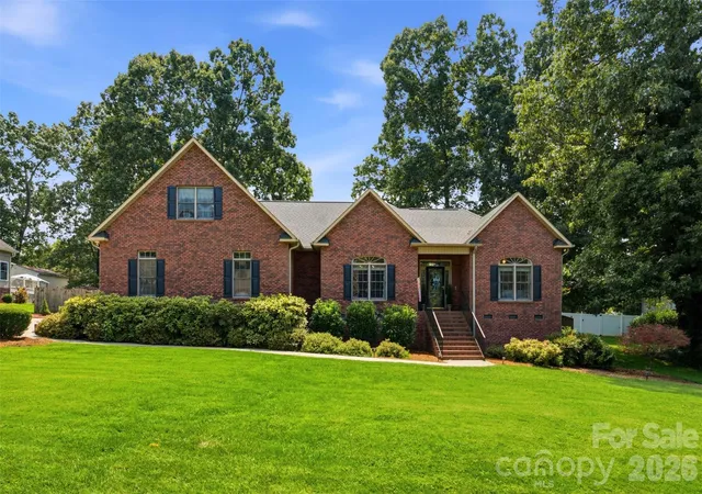 Photo 2 of Single family home for sale at 150 Saddlewood Ln, Statesville, NC 28625 | MLS# 4434971 | Listing updated on 2026-10-20