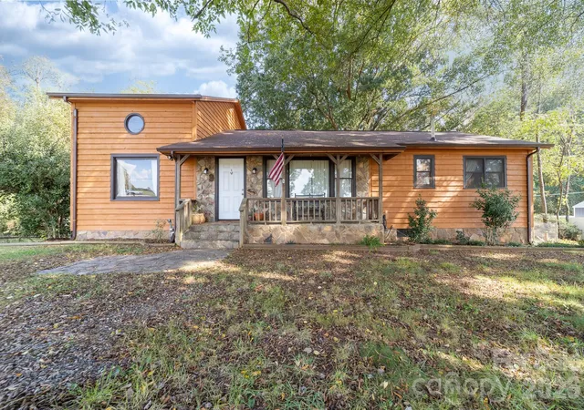Photo 2 of Single family home for sale at 233 3rd Creek Rd, Statesville, NC 28677 | MLS# 4434972 | Listing updated on 2026-10-20