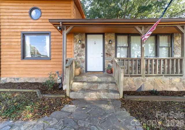 Photo 3 of Single family home for sale at 233 3rd Creek Rd, Statesville, NC 28677 | MLS# 4434972 | Listing updated on 2026-10-20