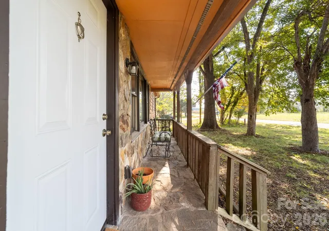 Photo 3 of Single family home for sale at 233 3rd Creek Rd, Statesville, NC 28677 | MLS# 4434972 | Listing updated on 2026-10-20