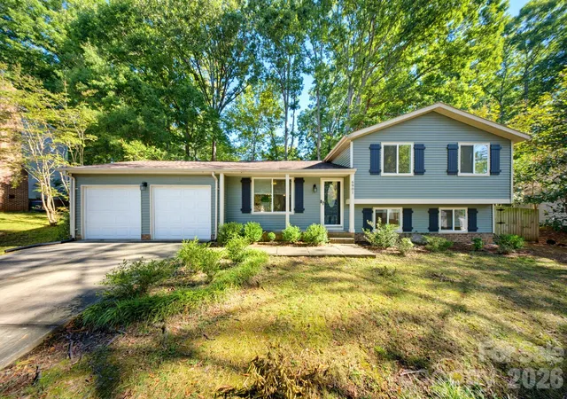Photo 1 of Single family home for sale at 6901 Rollingridge Dr, Charlotte, NC 28211 | MLS# 4434981 | Listing updated on 2026-10-24