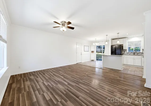 Photo 2 of Single family home for sale at 6901 Rollingridge Dr, Charlotte, NC 28211 | MLS# 4434981 | Listing updated on 2026-10-24