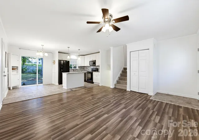 Photo 3 of Single family home for sale at 6901 Rollingridge Dr, Charlotte, NC 28211 | MLS# 4434981 | Listing updated on 2026-10-24