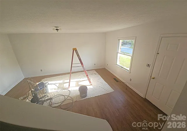 Photo 4 of House for sale at 1906 Old Spartanburg Rd, Hendersonville, NC 28792 | MLS# 4434991 | Listing updated on 2026-10-15