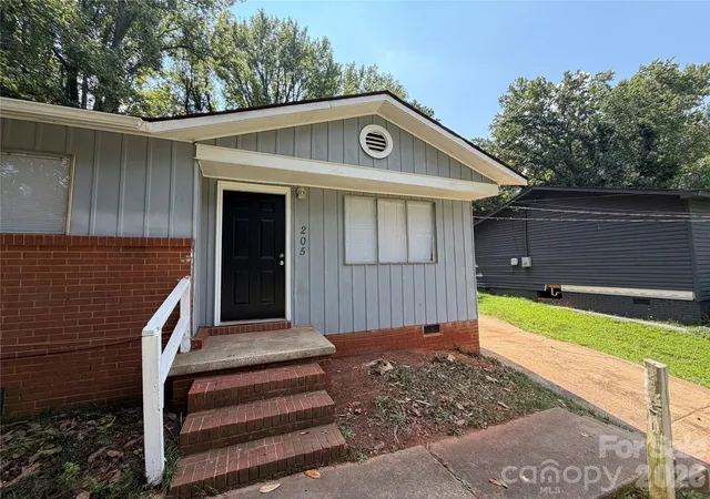 Photo 1 of Sale Pending at 205 Glenrock Dr, Charlotte, NC 28217 | MLS# 4434995 | Listing updated on 2026-10-19