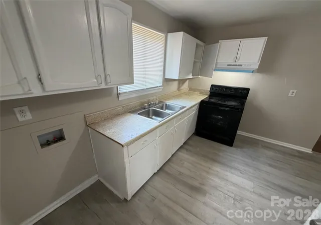 Photo 4 of Sale Pending at 205 Glenrock Dr, Charlotte, NC 28217 | MLS# 4434995 | Listing updated on 2026-10-19
