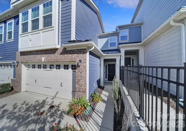 Photo 2 of Townhouse for sale at 620 Amber Meadows Way, Fort Mill, SC 29708 | MLS# 4434999 | Listing updated on 2026-10-18