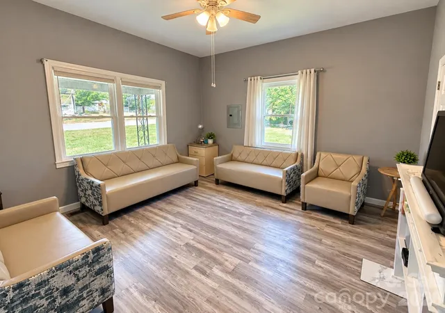 Photo 2 of Single family home for sale at 745 6th Avenue Sw, Hickory, NC 28602 | MLS# 4435003 | Listing updated on 2026-10-27
