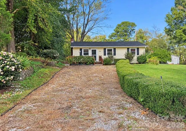 Single family home for sale at 586 Shiloh Rd, Statesville, NC 28677 | MLS# 4435031