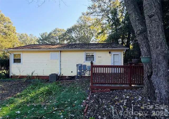 Photo 2 of Single family home for sale at 586 Shiloh Rd, Statesville, NC 28677 | MLS# 4435031 | Listing updated on 2026-10-18