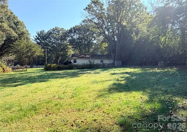 Photo 3 of Single family home for sale at 586 Shiloh Rd, Statesville, NC 28677 | MLS# 4435031 | Listing updated on 2026-10-18