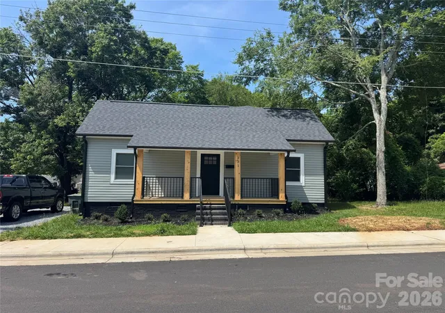 Photo 1 of Single family home for sale at 331 E Lowrance Ave, Mooresville, NC 28115 | MLS# 4435038 | Listing updated on 2026-10-29