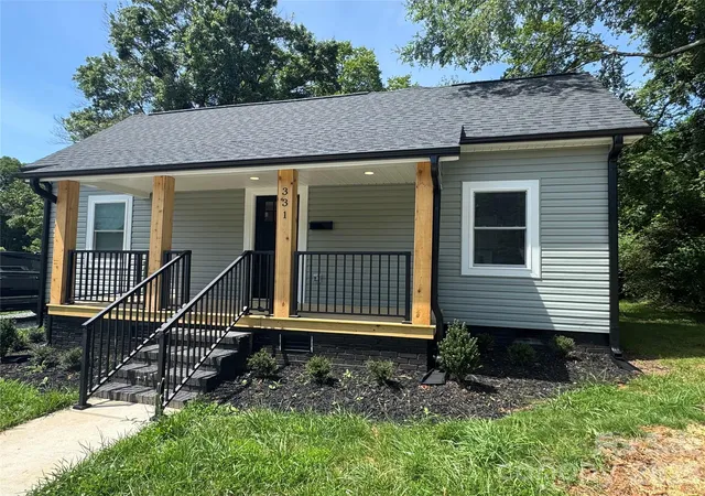 Photo 1 of Single family home for sale at 331 E Lowrance Ave, Mooresville, NC 28115 | MLS# 4435038 | Listing updated on 2026-10-29